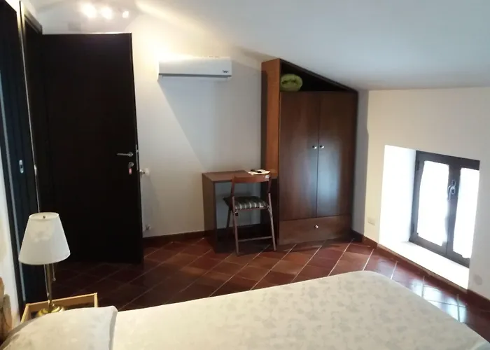 Oda ve Kahvaltı Glicini